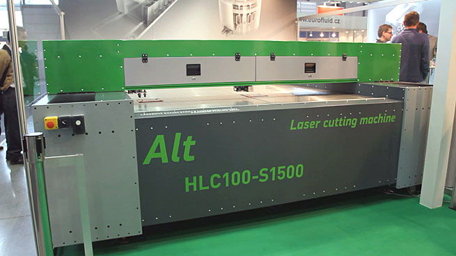Laser cutting machine