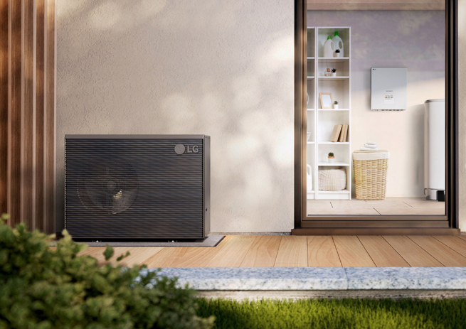 LG 2 Therma-V-R290-Monobloc Lifestyle 1
