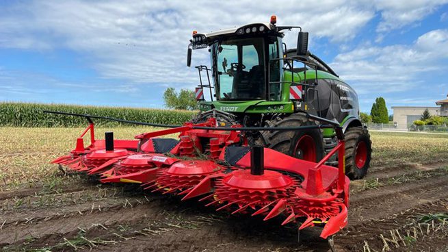 Fendt 2 Katana 850.JPEG