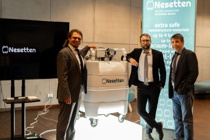 Hennlich Nesetten 01 Hennlich Nesetten 01