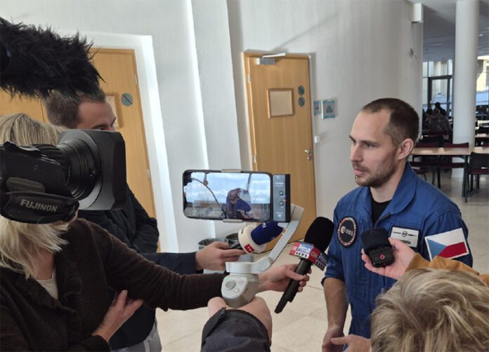 Astronaut 1 Astronaut 1